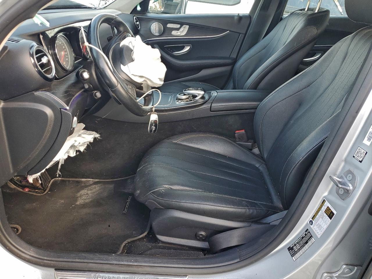 Mercedes-Benz E-Class 300 Image 12