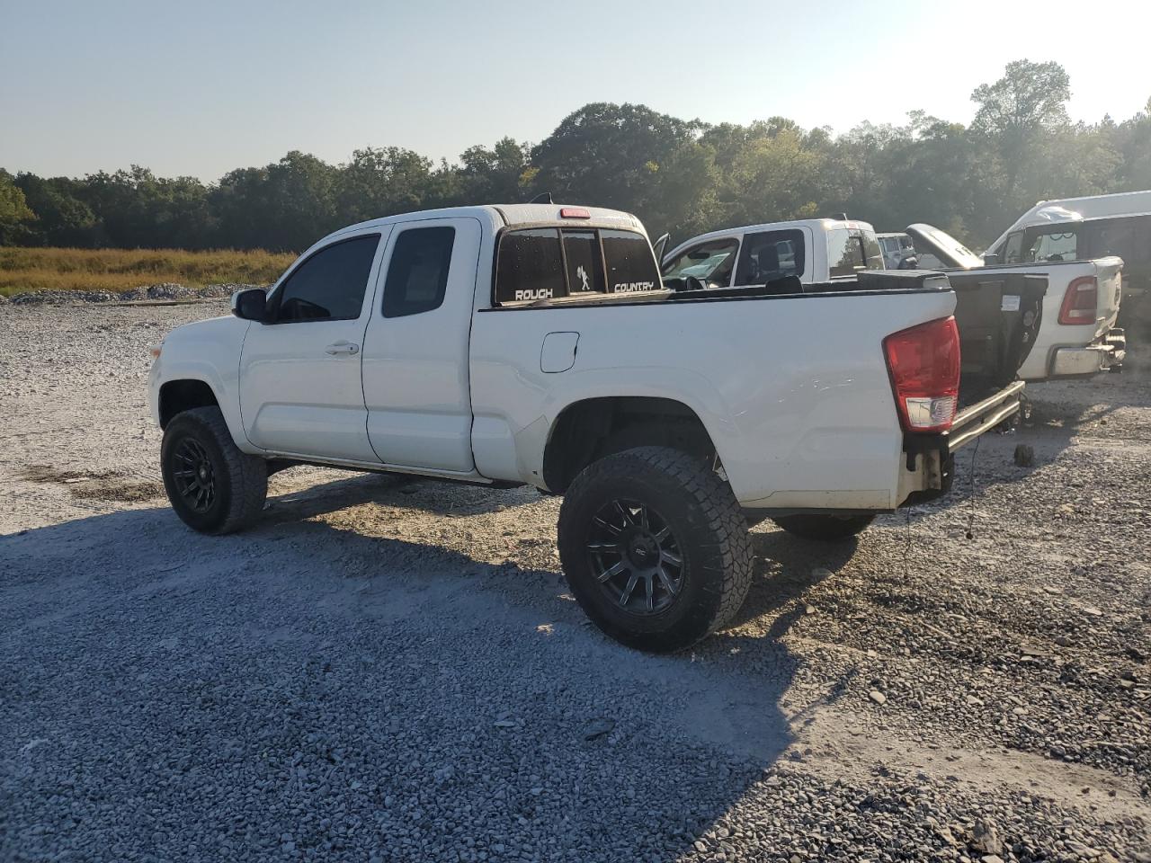 Toyota Tacoma Access Cab Image 3