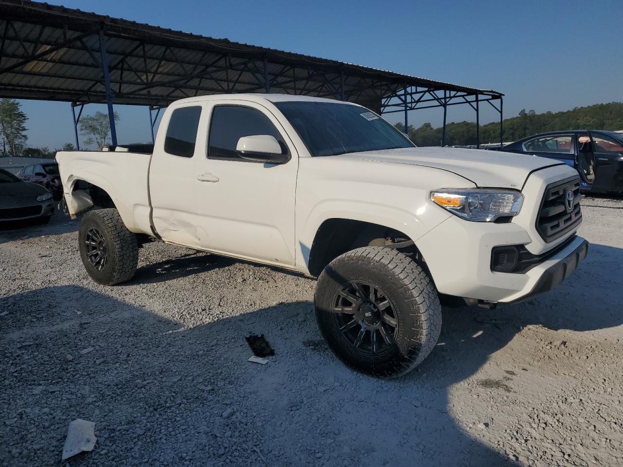 Toyota Tacoma Access Cab Image 11