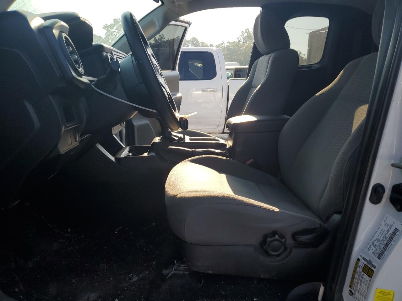 Toyota Tacoma Access Cab Image 5