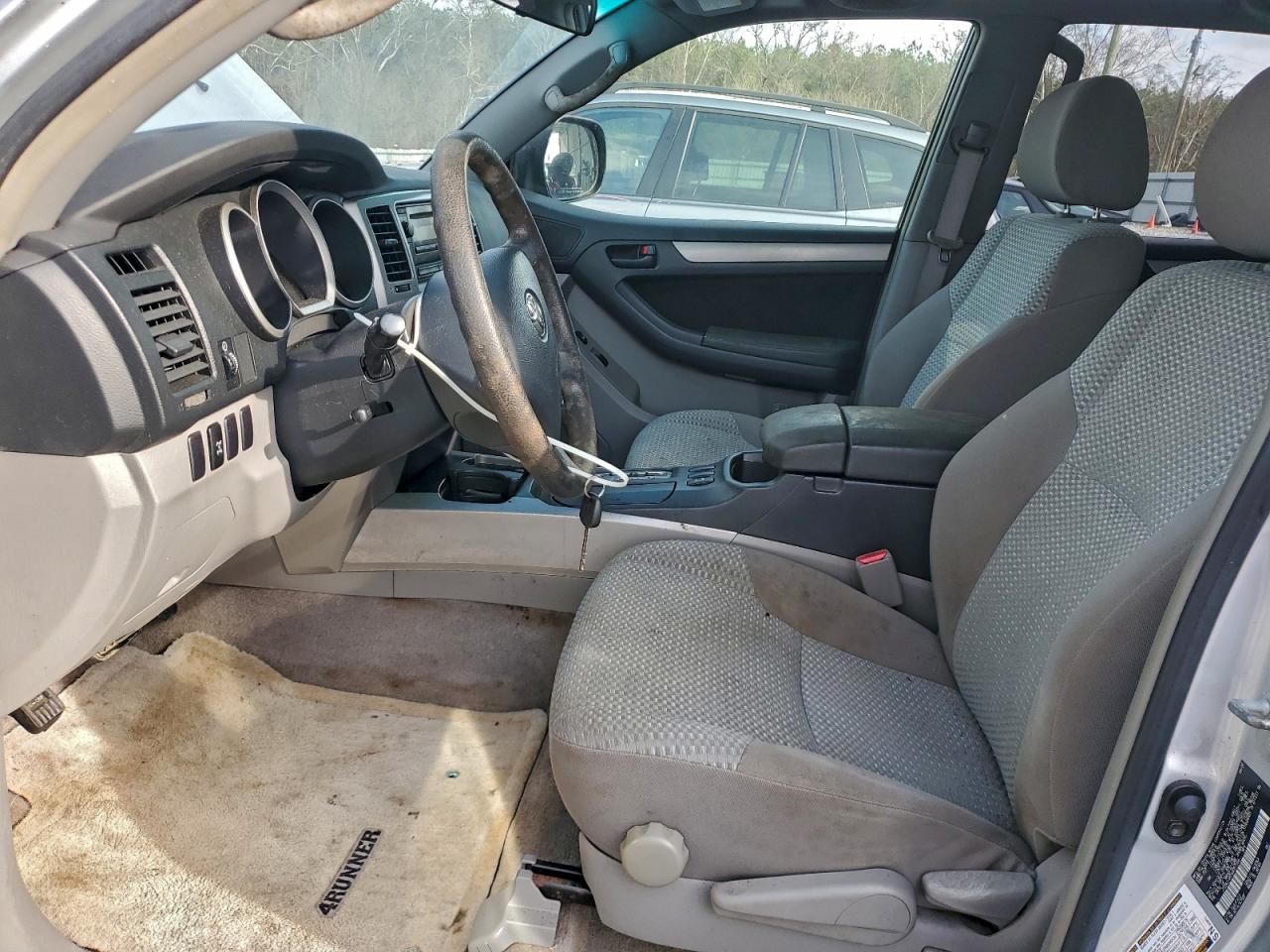 Toyota 4Runner Sr5 Image 12